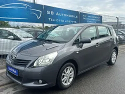 Grau Gebraucht 2012 Toyota Verso Life Van / Kleinbus | 6.490 € (Fairer Preis)