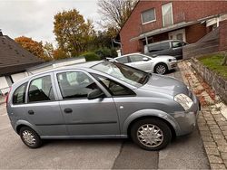 Grau Gebraucht 2003 Opel Meriva Van / Kleinbus | 2.500 € (Etwas zu teuer)