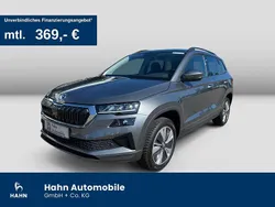 Graphitegrau metallic Gebraucht 2023 Skoda Karoq Style SUV | 29.450 € (Guter Preis)