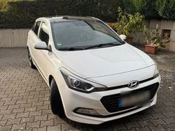 Weiß Gebraucht 2016 Hyundai i20 Active Kleinwagen | 10.400 € (Etwas zu teuer)