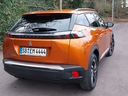 Orange Gebraucht 2023 Peugeot e-2008 Allure SUV | 22.800 € (Fairer Preis)