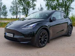 Schwarz Gebraucht 2022 Tesla Model Y Long Range SUV | 38.200 € (Fairer Preis)