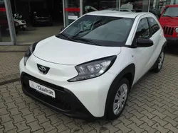 Schneeweiß Gebraucht 2025 Toyota Aygo Business Edition Kleinwagen | 18.490 € (Teuer)