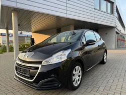 Schwarz Gebraucht 2016 Peugeot 208 Access Kleinwagen | 3.000 € (Teuer)