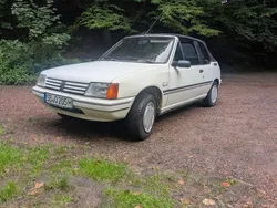 Weiß Gebraucht 1990 Peugeot 205 Cabrio | 2.300 €