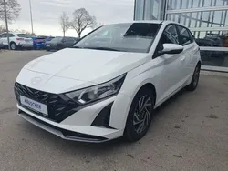 Weiß schwarz Gebraucht 2024 Hyundai i20 Trend Kleinwagen | 17.990 € (Fairer Preis)