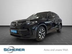 Deep black perleffekt (metallic) Gebraucht 2024 VW Tiguan Life SUV | 34.700 € (Guter Preis)