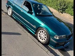 Grün Gebraucht 1996 BMW 320 Limousine | 2.400 €