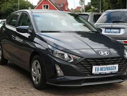 Grau Neu 2025 Hyundai i20 Comfort Limousine | 17.900 € (Guter Preis)