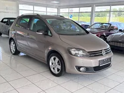 Braun Gebraucht 2011 VW Golf Plus Style Van / Kleinbus | 7.990 € (Teuer)