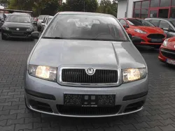Grau Gebraucht 2005 Skoda Fabia Classic Limousine | 1.690 € (Etwas zu teuer)