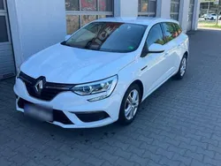 Weiß Gebraucht 2017 Renault Mégane GrandTour Play Kombi | 9.999 € (Superpreis)