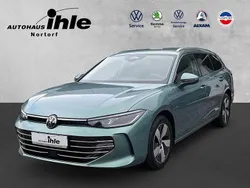 Grün Gebraucht 2024 VW Passat Elegance Kombi | 46.980 €