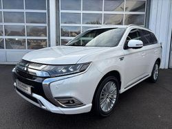 Weiß Gebraucht 2018 Mitsubishi Outlander P-HEV Plus SUV | 19.990 € (Fairer Preis)