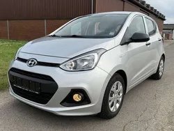 Sleek silver / met Gebraucht 2015 Hyundai i10 Classic Kleinwagen | 6.790 € (Fairer Preis)