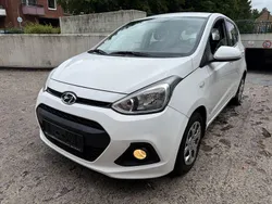 Weiß Gebraucht 2016 Hyundai i10 Passion Kleinwagen | 5.299 € (Guter Preis)