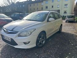 Weiß Gebraucht 2011 Hyundai i30 Edition Kombi | 2.499 € (Superpreis)