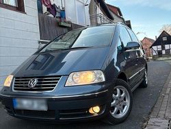 Grau Gebraucht 2007 VW Sharan Van / Kleinbus | 3.300 € (Fairer Preis)