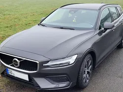 Grau Gebraucht 2022 Volvo V60 Core Kombi | 31.500 € (Guter Preis)