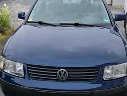 Blau Gebraucht 2001 VW Passat Kombi | 800 € (Superpreis)