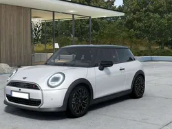 Nanuq white Neu 2024 Mini Cooper S Favoured Kleinwagen | 36.490 € (Fairer Preis)