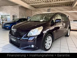 Rot Gebraucht 2009 Toyota Verso Executive Van / Kleinbus | 4.790 € (Guter Preis)