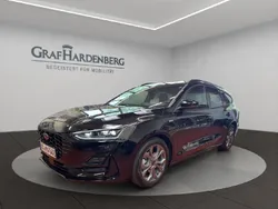 Obsidianschwarz metallic Gebraucht 2024 Ford Focus ST-Line X Kombi | 27.480 € (Fairer Preis)