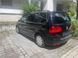 Schwarz Gebraucht 2011 VW Touran Van / Kleinbus | 3.800 € (Superpreis)