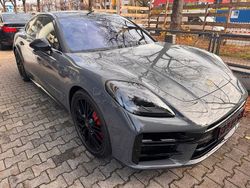 Grau Neu 2025 Porsche Panamera GTS Limousine | 207.048 € (Etwas zu teuer)