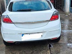 Weiß Gebraucht 2007 Opel Astra GTC Sport Limousine | 4.200 €