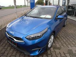 Blue flame metallic Gebraucht 2021 Kia Ceed Kleinwagen | 19.900 € (Fairer Preis)