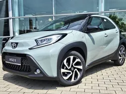 Grün Neu 2025 Toyota Aygo Kleinwagen | 15.980 €
