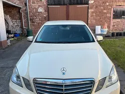 Gelb Gebraucht 2011 Mercedes E200 Limousine | 3.500 €