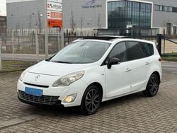 Weiß Gebraucht 2011 Renault Scénic Bose Edition Van / Kleinbus | 6.499 € (Fairer Preis)