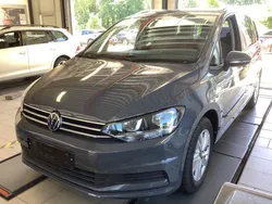 Grau Gebraucht 2024 VW Touran Comfortline Van / Kleinbus | 34.480 € (Fairer Preis)