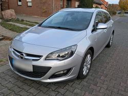 Silber Gebraucht 2023 Opel Astra Innovation Kombi | 3.350 €