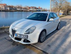 Weiß Gebraucht 2012 Alfa Romeo Giulietta Limousine | 6.400 € (Fairer Preis)