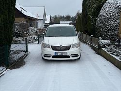 Weiß Gebraucht 2012 Lancia Voyager Van / Kleinbus | 10.000 € (Fairer Preis)