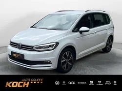 Pure white Gebraucht 2020 VW Touran Highline Van / Kleinbus | 25.430 € (Fairer Preis)
