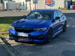 Blau Gebraucht 2019 BMW 330e M Performance Limousine | 29.999 €