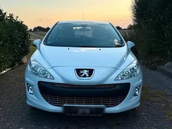 Weiß Gebraucht 2010 Peugeot 308 Kleinwagen | 4.000 € (Etwas zu teuer)