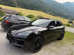 Schwarz Gebraucht 2018 Porsche Cayenne Turbo SUV | 52.000 €