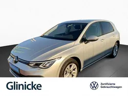 Reflexsilber metallic Gebraucht 2023 VW Golf VIII Life Limousine | 24.933 € (Guter Preis)