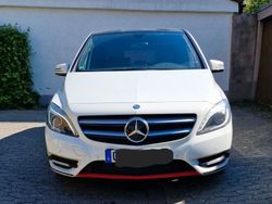 Weiß Gebraucht 2012 Mercedes B200 Van / Kleinbus | 10.400 € (Fairer Preis)
