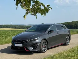 Grau Gebraucht 2022 Kia ProCeed GT Kleinwagen | 28.999 € (Fairer Preis)