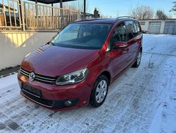 Rot Gebraucht 2011 VW Touran Comfortline Van / Kleinbus | 7.195 € (Fairer Preis)