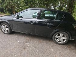 Schwarz Gebraucht 2010 Opel Astra Limousine | 1.000 €