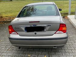 Gold Gebraucht 2003 Ford Focus Ghia Limousine | 1.699 € (Fairer Preis)