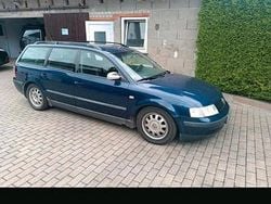 Blau Gebraucht 1999 VW Passat Kombi | 500 € (Superpreis)