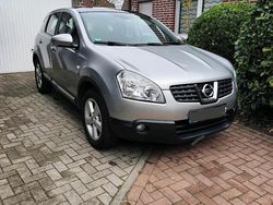 Grau Gebraucht 2007 Nissan Qashqai SUV | 5.500 € (Etwas zu teuer)